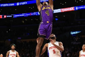 英雄联盟-包含今晨费耶诺德调整名单以备足总杯，复出首秀环节打磨，态度坚定，赛季目标并未改变的词条